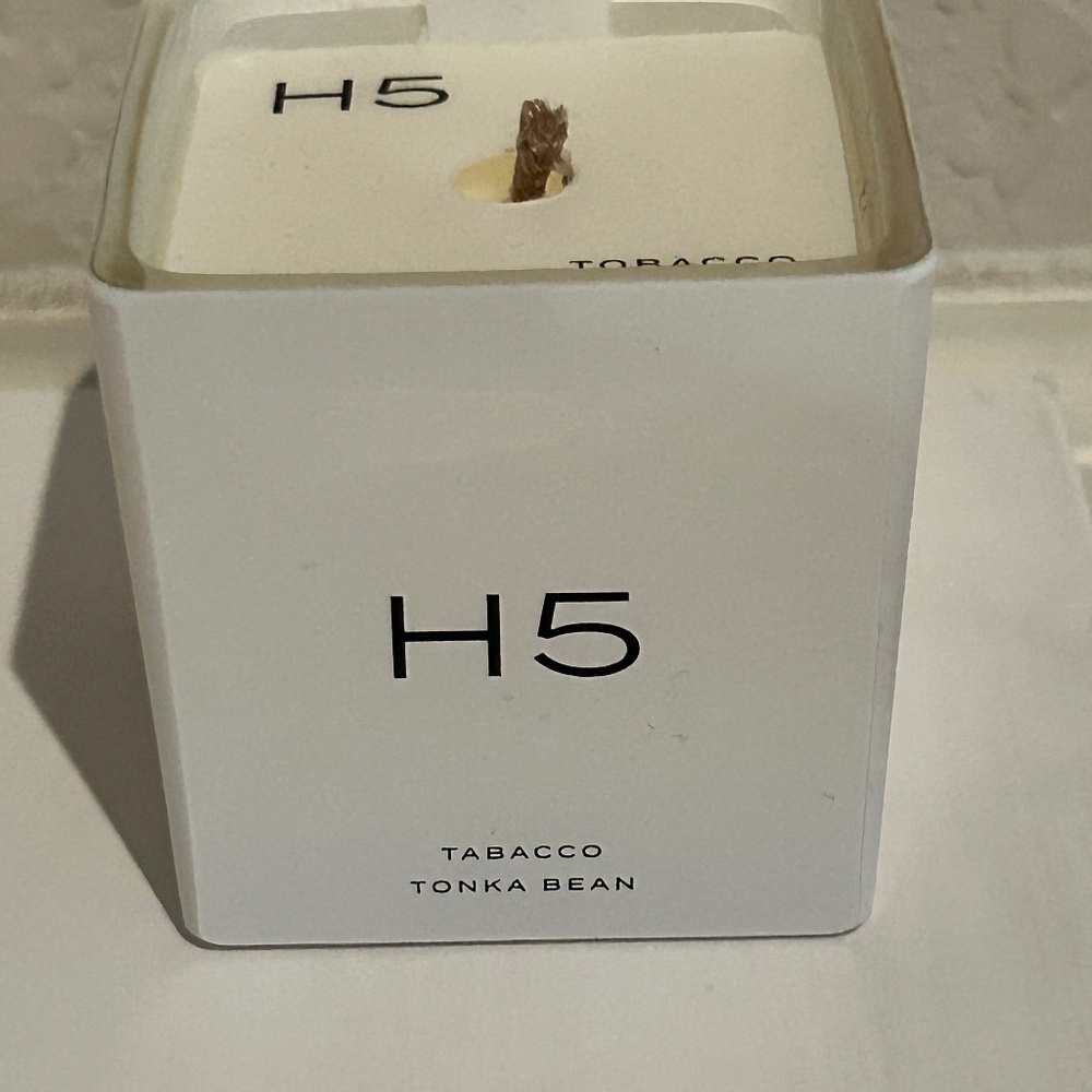 MIND GAMES H5 TOBACCO TONKA BEAN 2 OZ LUXURY CANDLE